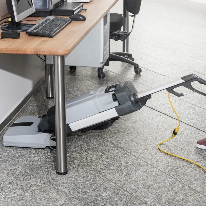 Fregadora Compacta Nilfisk SC100 – Eficiencia en Pequeños Espacios - detalle de máquina