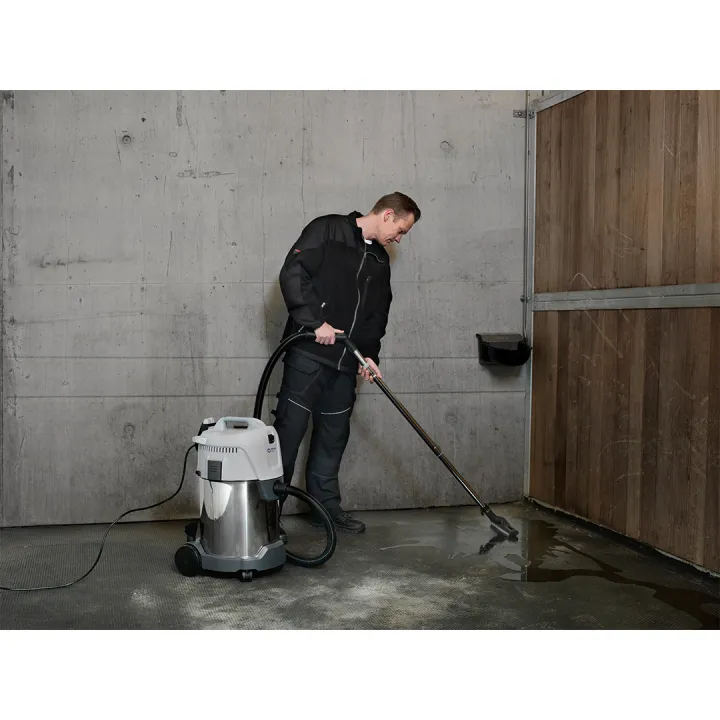 Aspirador Agua y Polvo Nilfisk VL200 – Compacto y Fiable - detalle de máquina